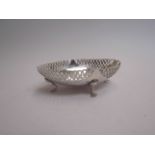 A Deakin & Francis oval bonbon dish with pierced border, Birmingham 1907, 11cm long,