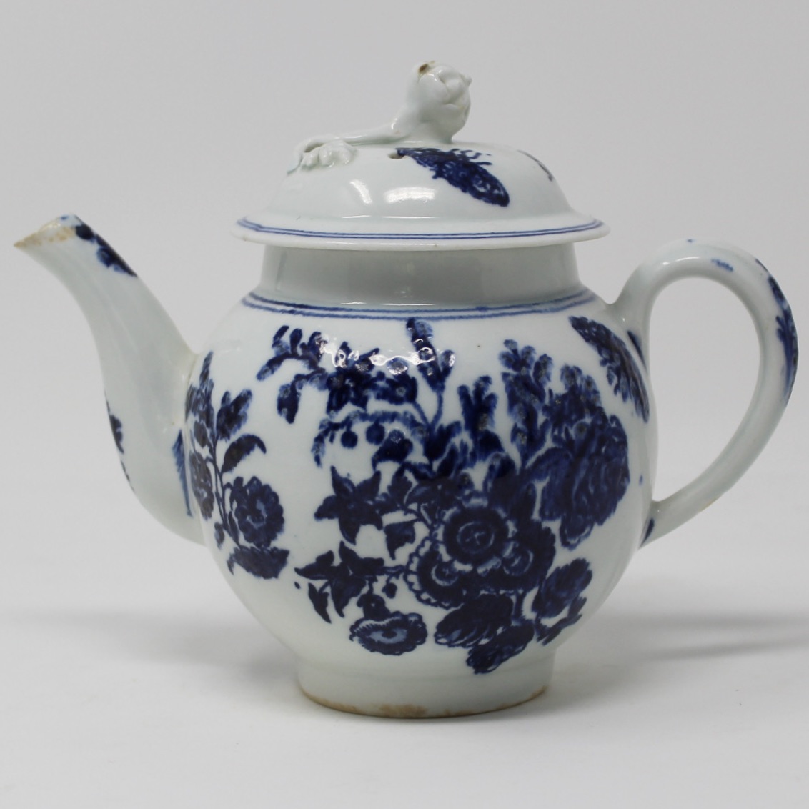 Small teapot & cover 13cm, printed 3 flower pattern, closed flower knop.