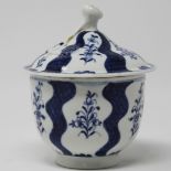 Blue & white sucrier & cover, 8cm, Robert Browne pattern, closed flower knop, crescent mark.