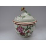 A Lowestoft porcelain polychrome "Thomas Rose" pattern sucrier and lid with flower knop.