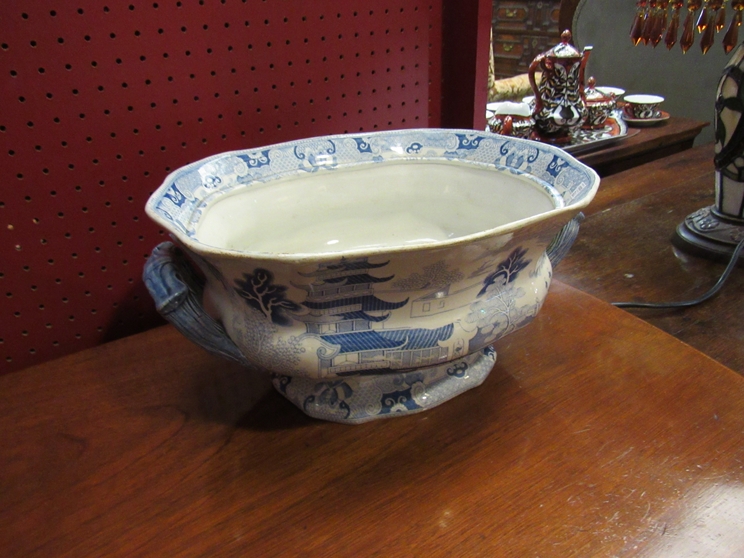 A Victorian blue and white Staffordshire tureen