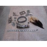 A small quantity of vintage diamonte costume jewellery