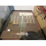 A silver plated Kings pattern boxed cutlery set and cake set