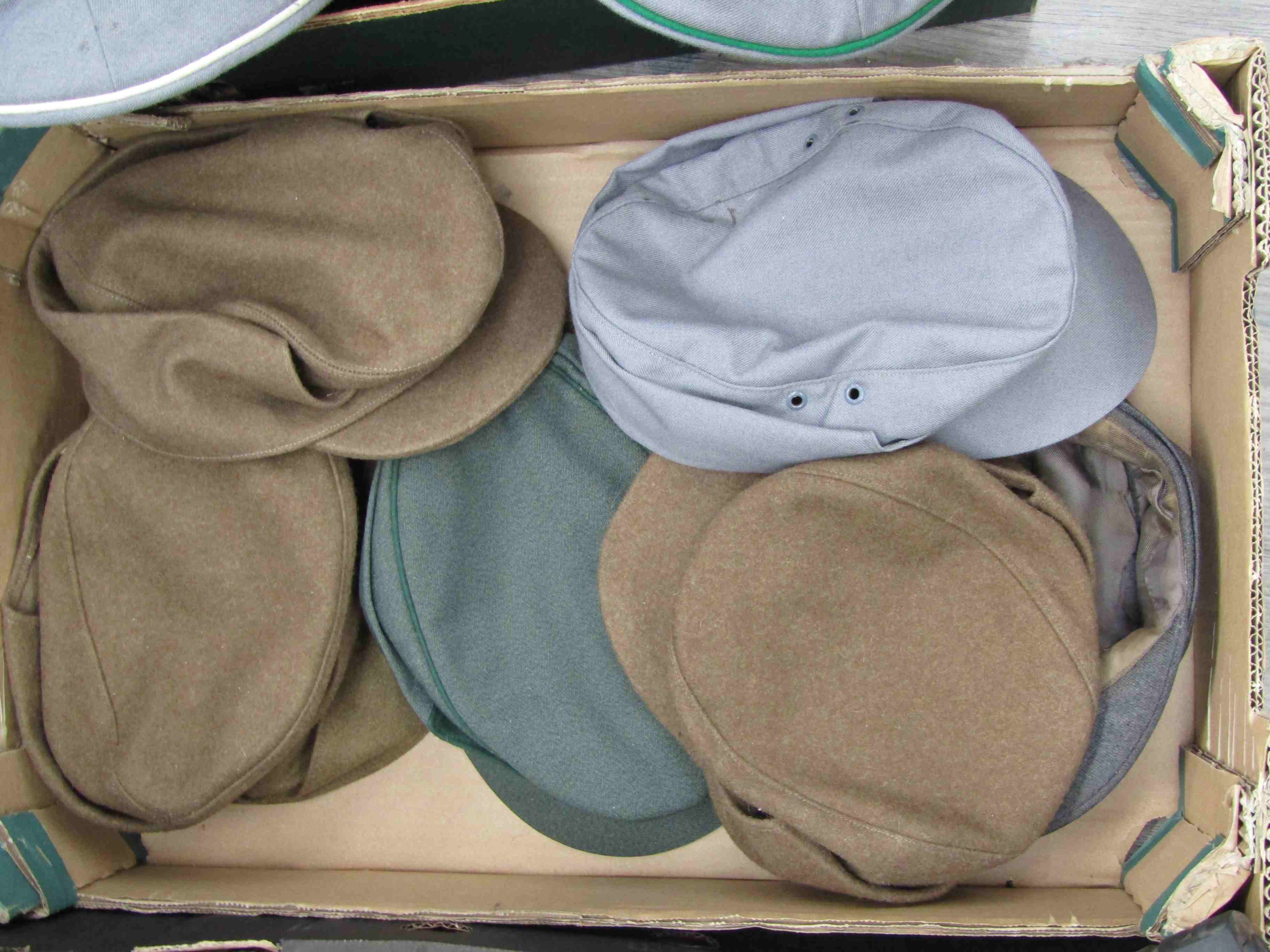 A box of German M43 caps