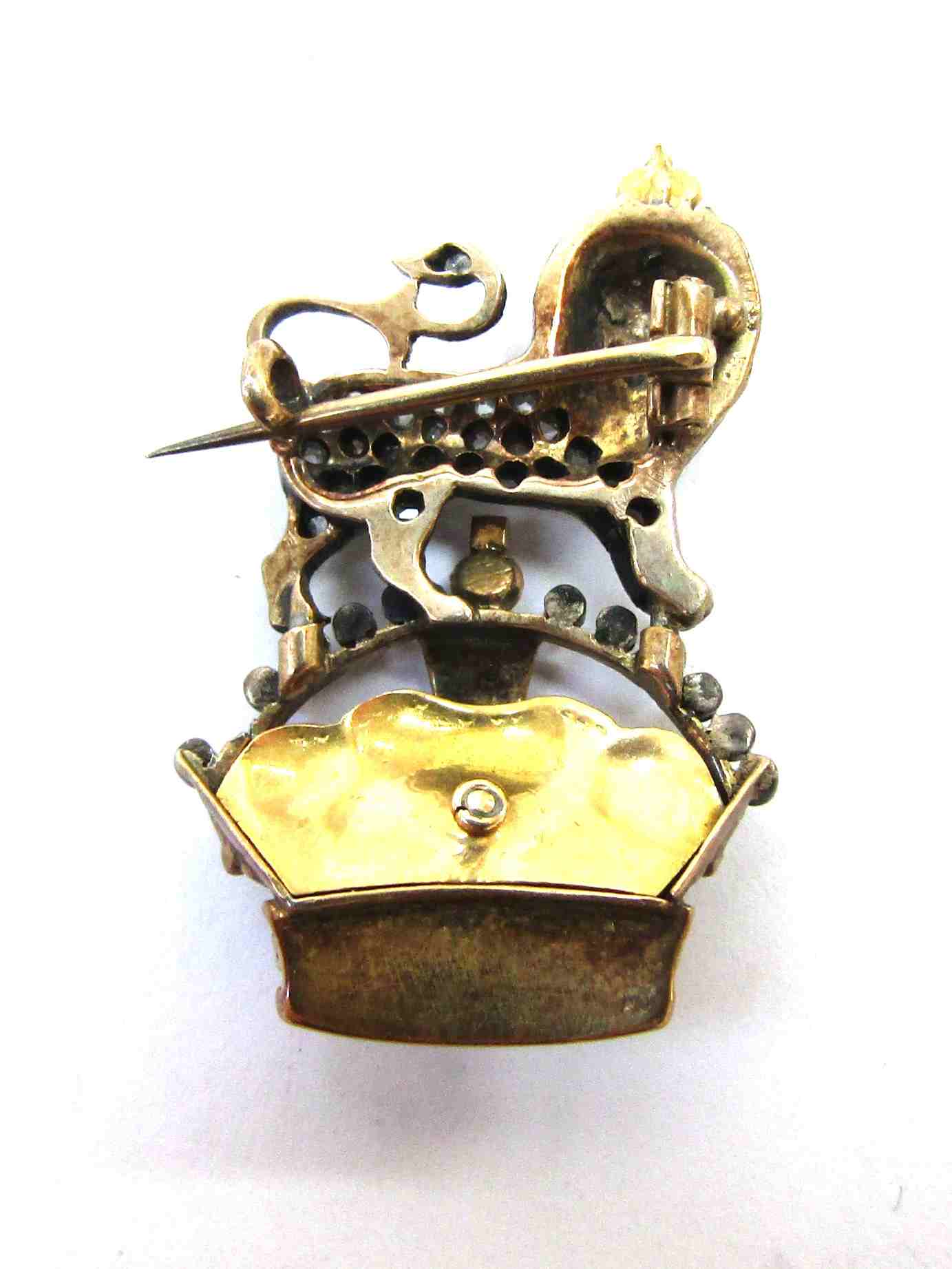 A gold brooch in the form of rampant lion upon a crown, - Image 2 of 3