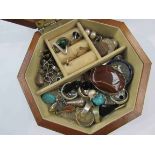 A jewellery box with contents including Malachite pendant, agate brooch,