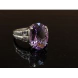 A 9ct gold ring set with oval amethyst stone. Size R, 5.