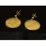 A pair of gold half sovereign set earrings 1904 and 1908, 10.