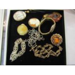 A small quantity of bijouterie including a pill box and cameo shell brooch etc