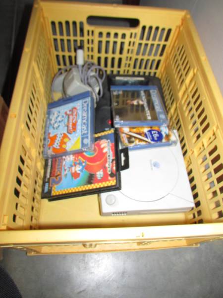 A mixed lot of Dreamcast and Sega Megadrive plus games, a/f.