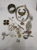Assorted jewellery to include Art Deco brooch, Celtic brooch etc.