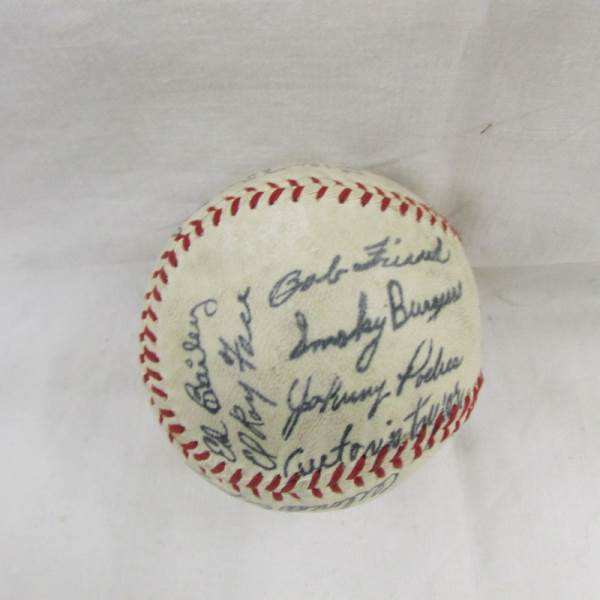 An old baseball from the USA bearing various signatures. - Image 2 of 4