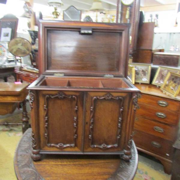 A magnificent 19th century writing cabinet. - Image 4 of 7