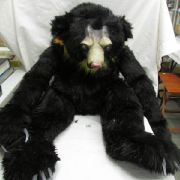 A large grisly bear, a/f (needs stitching at top of leg). - Image 2 of 5