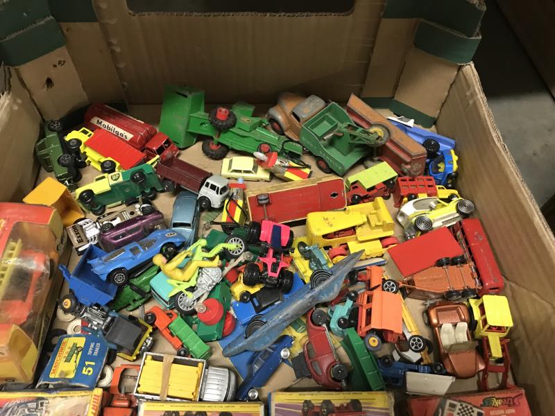 28 boxed Matchbox models and a quantity of unboxed die cast including Corgi. - Image 2 of 5