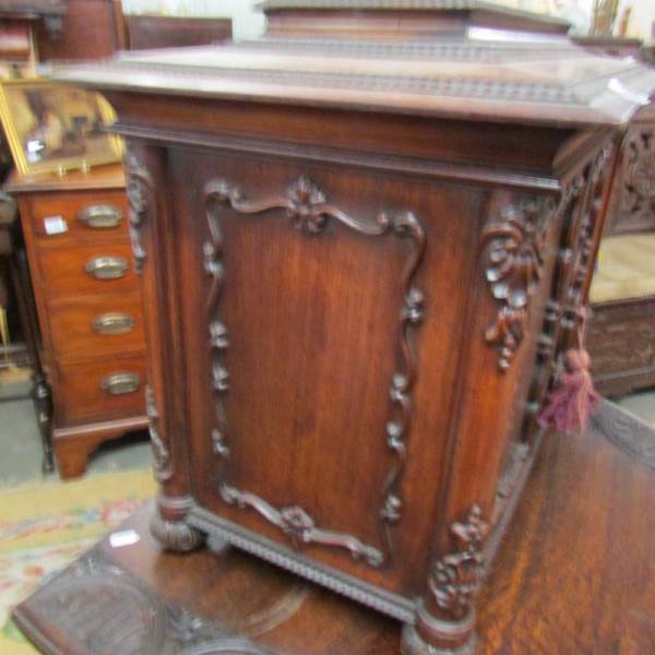 A magnificent 19th century writing cabinet. - Image 2 of 7
