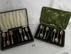 2 cased sets of silver teaspoons both with sugar nips.