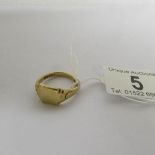 A 9ct gold signet ring, size V, 6 grams.