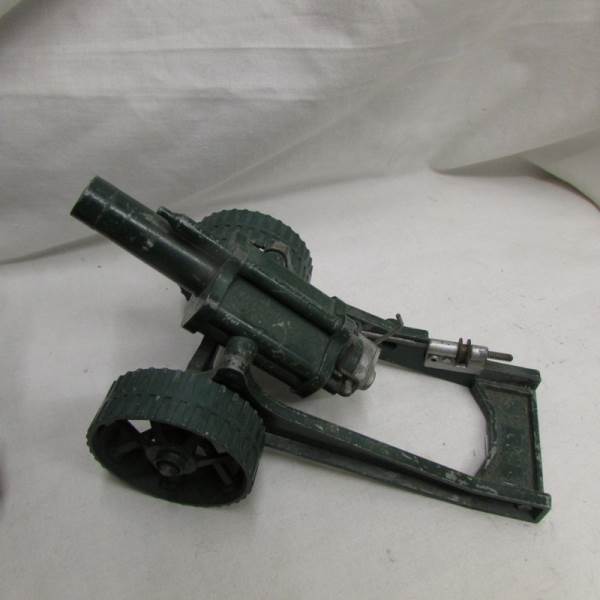 2 diecast desk top signalling cannons (one with cartridge) and 2 boxed Dinky 6928693 Howitzer - Image 3 of 5