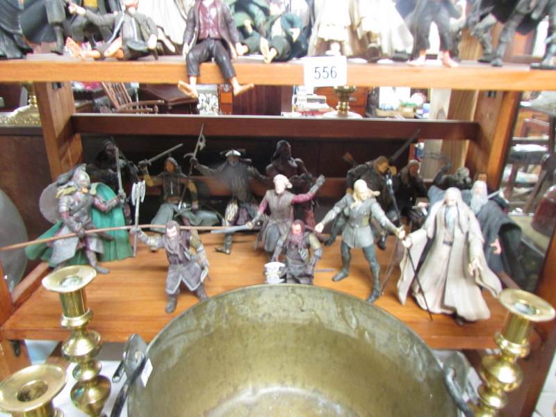 Approximately 25 Lord of the Rings figures. - Image 4 of 4