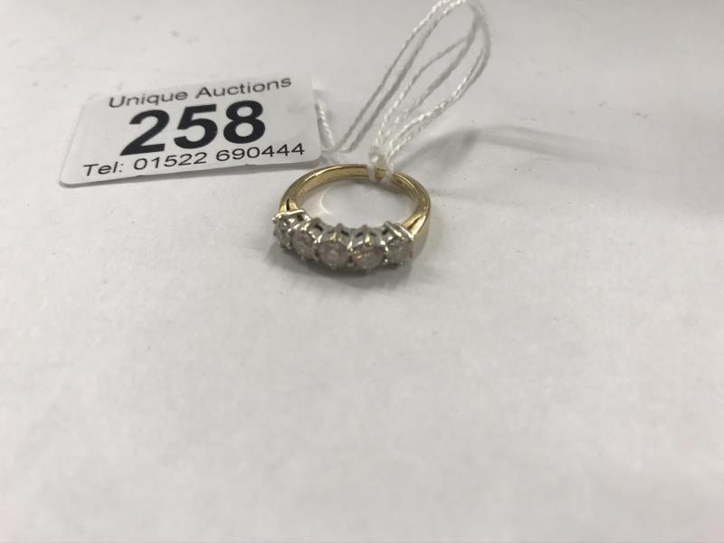 An 18ct yellow gold 5 stone diamond ring. Size I half. - Image 4 of 6