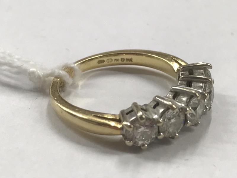 An 18ct yellow gold 5 stone diamond ring. Size I half. - Image 6 of 6