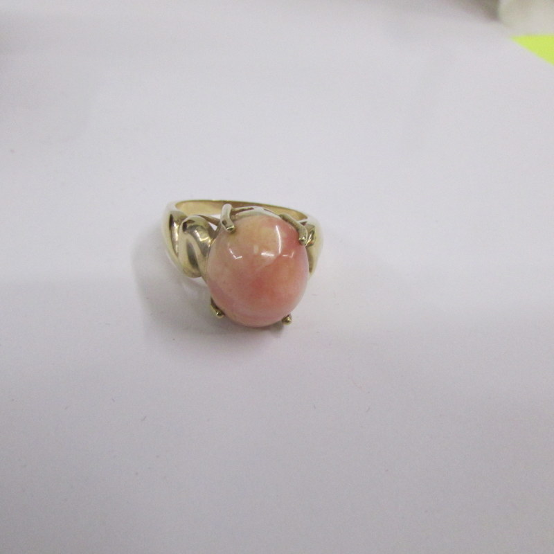 A pink stone set ring in 9ct gold, size S. - Image 2 of 2