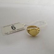 An 18ct gold signet ring, size U, 7 grams.