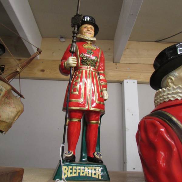 A Beefeater gin ice bucket and 2 Beefeater figures. - Image 3 of 4