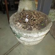 A garden planter, 47 cm diameter.