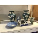 4 items of Wedgwood and a pair of Wedgwood style vases