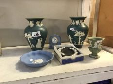 4 items of Wedgwood and a pair of Wedgwood style vases