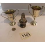 2 silver goblets and a silver pepper pot, approximately 70 grams.