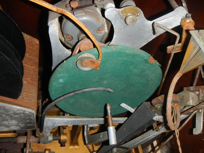 A rare 1920's continuous multi disc gramophone (only 1 other known in science museum) - Image 3 of 3