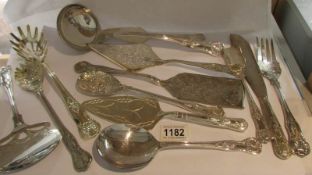 A mixed lot of King's pattern silver plate ladles, cake slices etc.