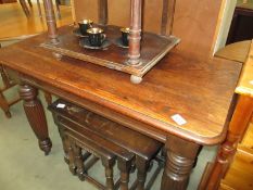 An Edwardian oak drop leaf table (1 leaf)