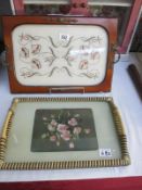 2 decorative trays,