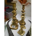 A quantity of 5 brass candlesticks