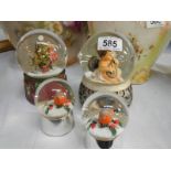 4 Xmas snow globes