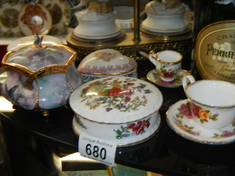 A quantity of china items including pin dishes