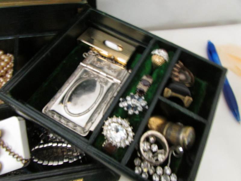 A good mixed lot of costume jewellery in an a/f vintage jewellery box. - Image 2 of 5