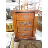 A small 4 drawer Wellington chest.