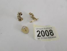 A 9ct gold padlock and 2 9ct gold charms being a candlestick telephone and a skier.