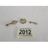 3 9ct gold charms being 2 21st birthday keys and a horseshoe, approximatley 5 grams.