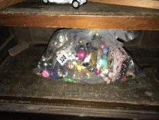 A bag of assorted costume jewellery approx. 3.