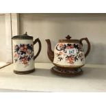 An Edwardian Imari patterned glazed teapot with stand and matching jug