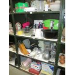 4 shelves of kitchenalia including Pyrex dishes and a Kenwood blender