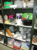 4 shelves of kitchenalia including Pyrex dishes and a Kenwood blender