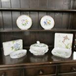 A Spode Tureen, 2 boxed Spode dishes and 2 Spode plates.