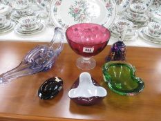 6 pieces of coloured glassware